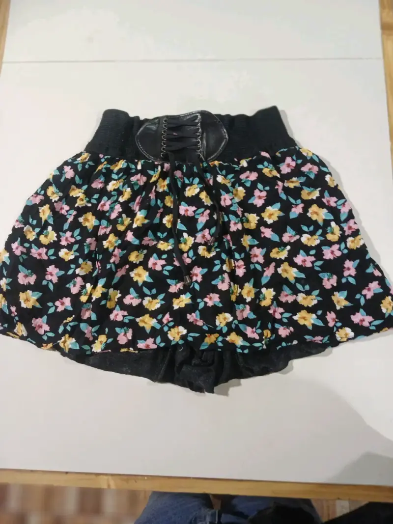 Falda Shorts floreados con cinturón elástico