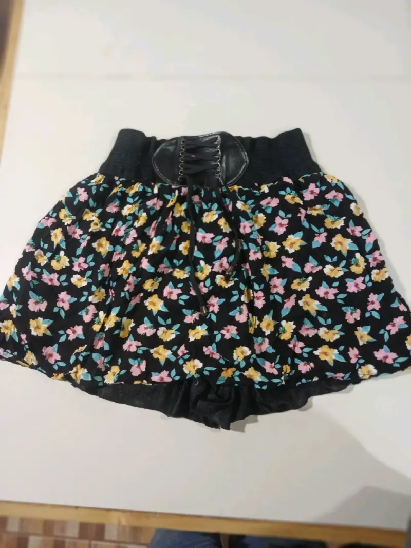 Falda Shorts floreados con cinturón elástico - 2