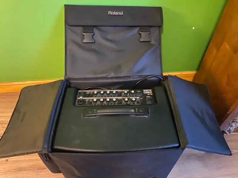 Amplificador Roland AC-60 con funda de transporte - 2