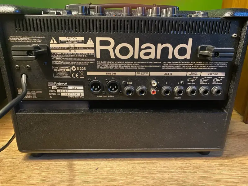 Amplificador Roland AC-60 con funda de transporte - 4