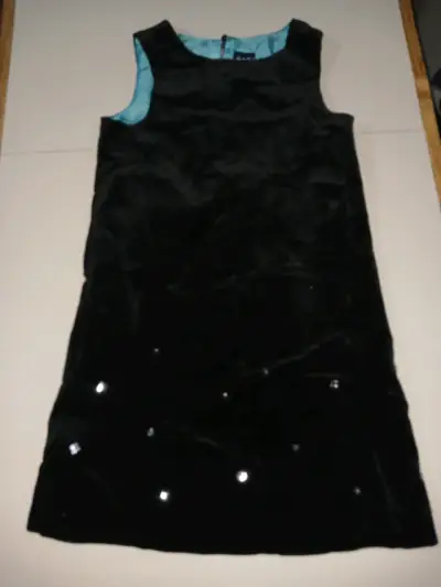 Vestido negro sin mangas con detalles brillantes - miniatura 2