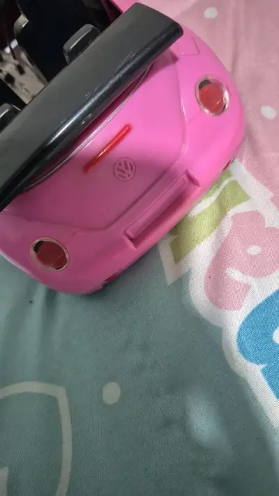 Auto de juguete rosa Hello Kitty - miniatura 5