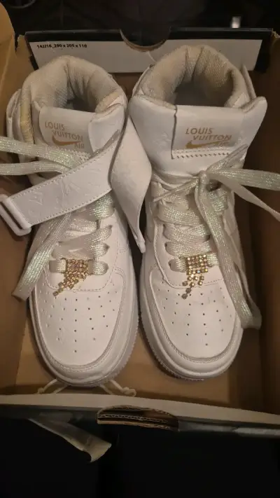 Zapatillas blancas Louis Vuitton Air edición especial - miniatura 1