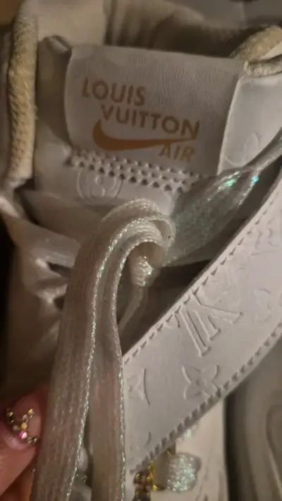 Zapatillas blancas Louis Vuitton Air edición especial - miniatura 4