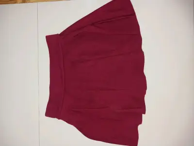 Falda corta roja para mujer - miniatura 1