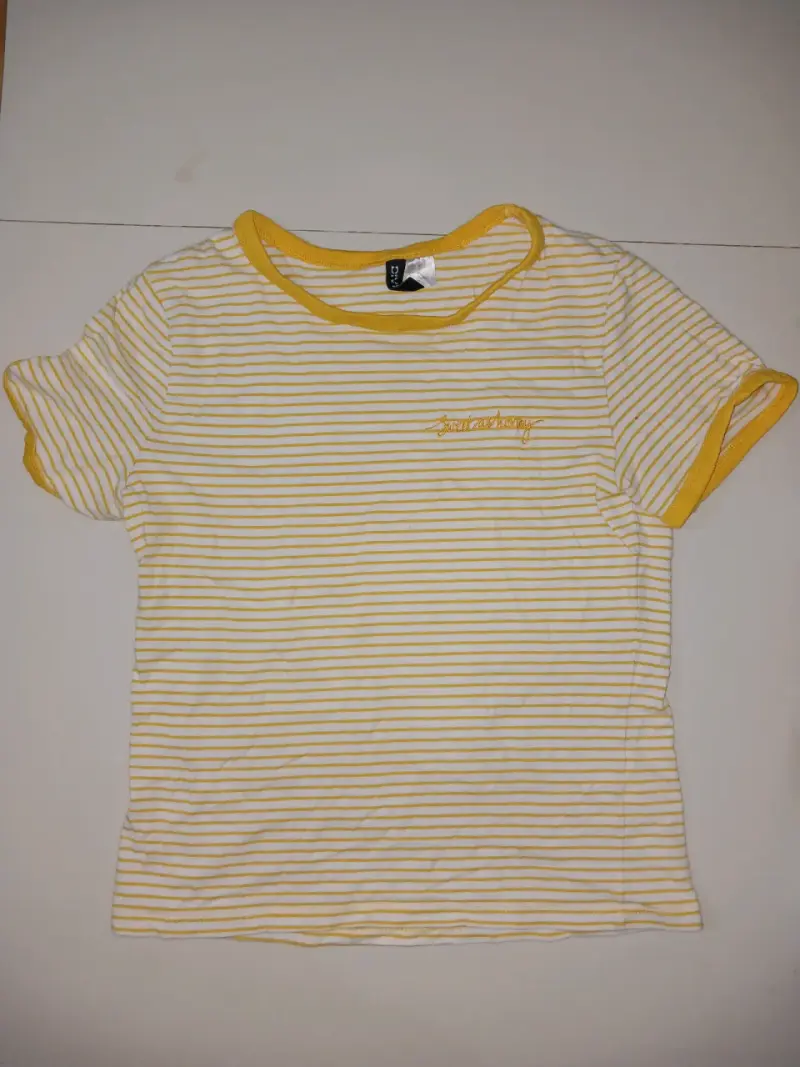 Polera a rayas amarillas y blancas para mujer