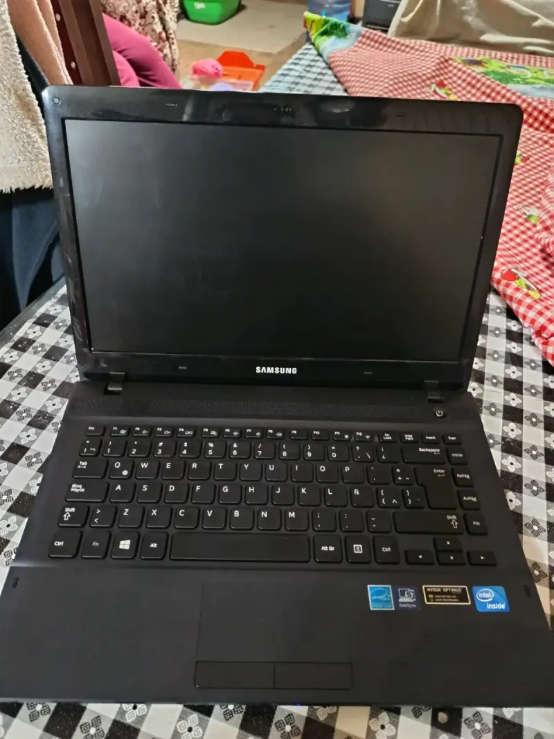 Notebook Samsung con Intel Core i3 en buen estado - 3
