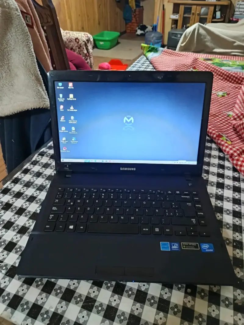 Notebook Samsung con Intel Core i3 en buen estado - 4