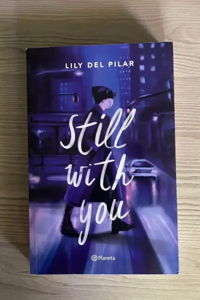 Libro 'Still With You' de Lily Del Pilar - miniatura 2
