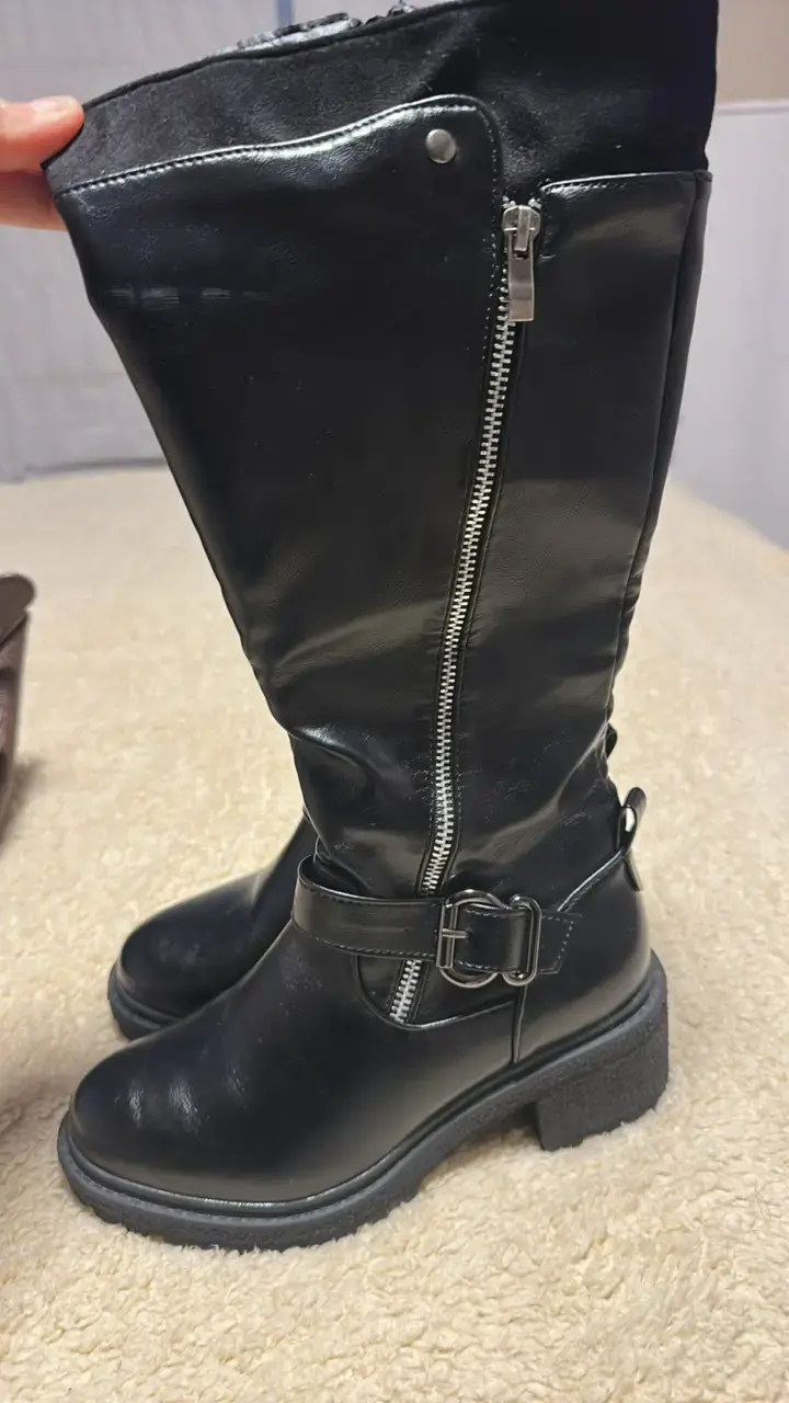 Botas negras de ecocuero con cierre lateral - 1