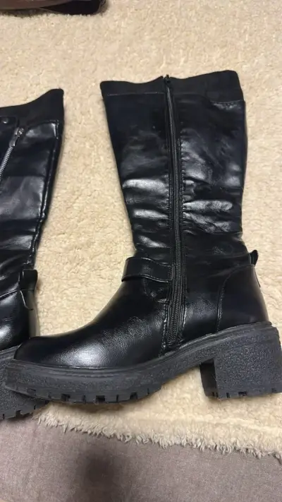 Botas negras de ecocuero con cierre lateral - miniatura 3