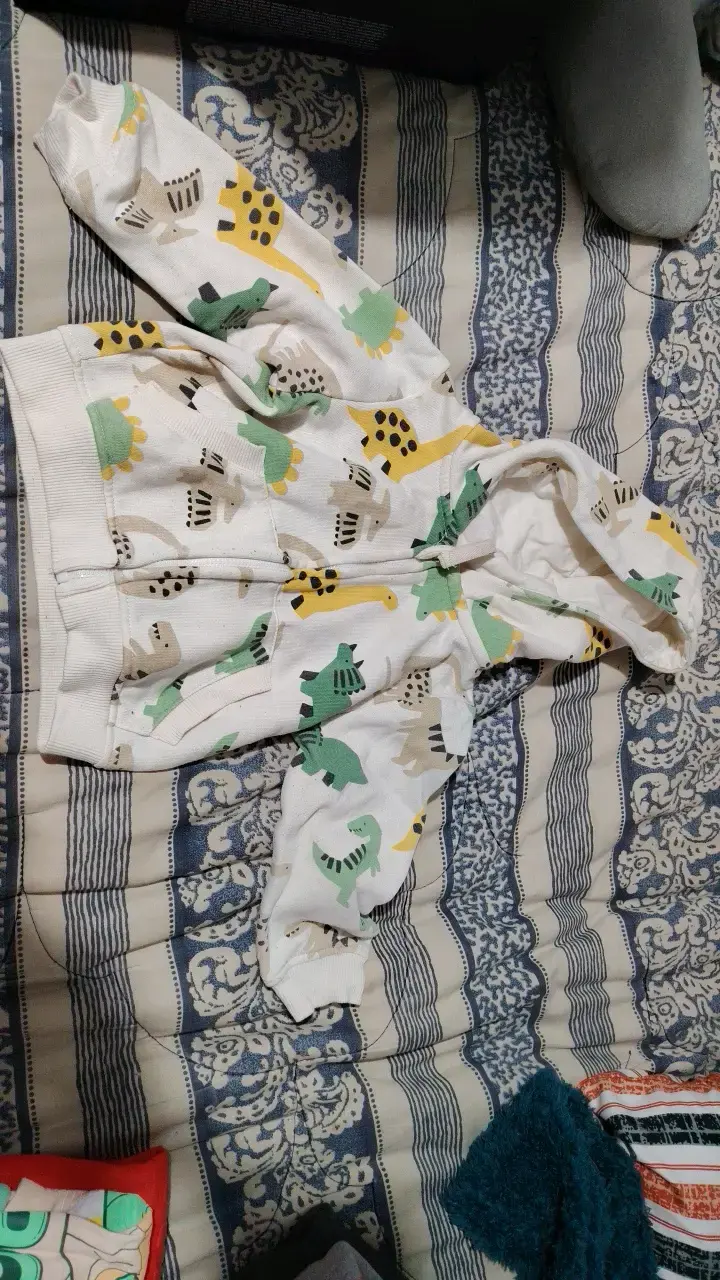 Polerón infantil con estampado de dinosaurios