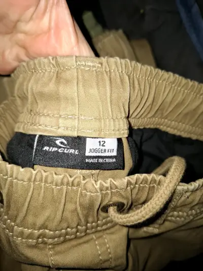 Pantalones jogger Rip Curl color caqui talla 12 - miniatura 3