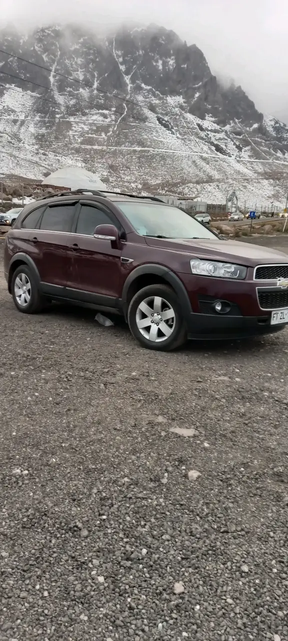 Chevrolet Captiva SUV color burdeos en buen estado - 1