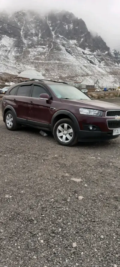 Chevrolet Captiva SUV color burdeos en buen estado - miniatura 1