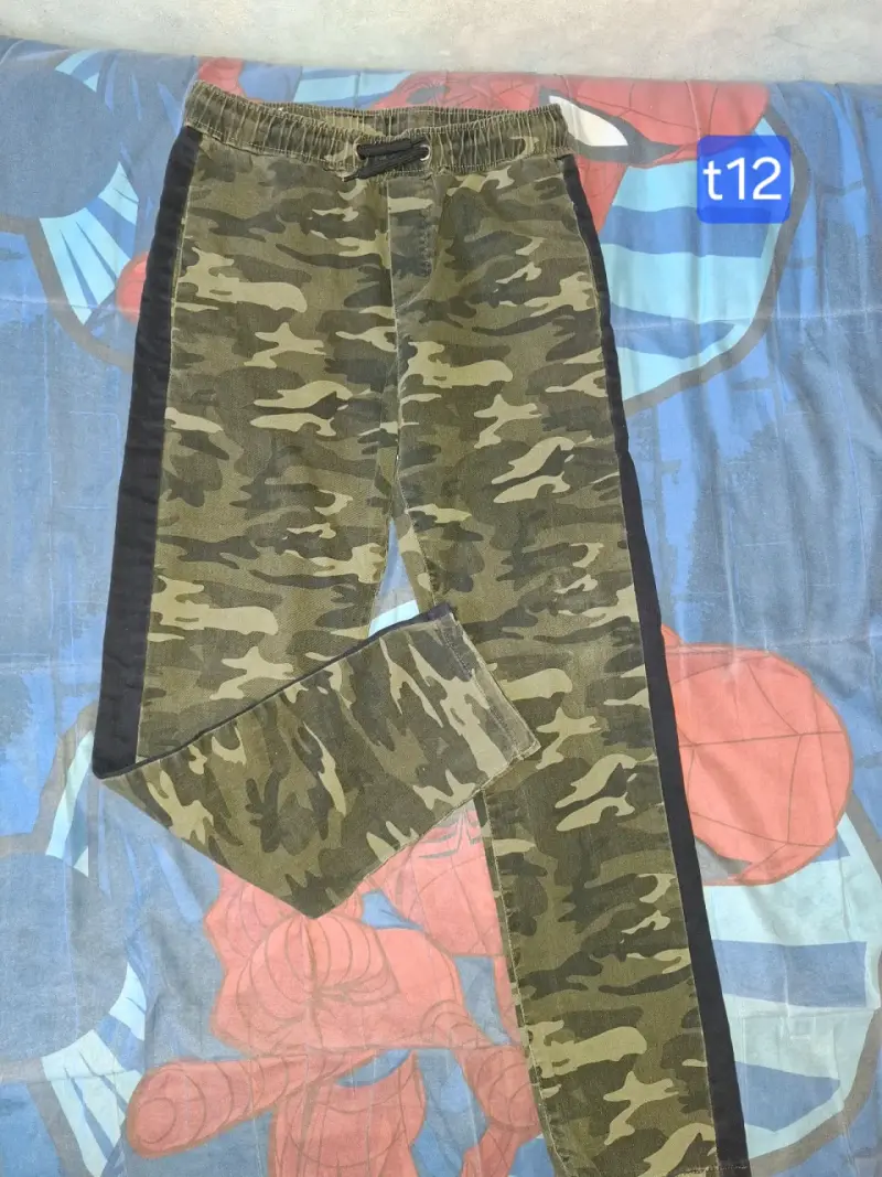 Pantalones camuflados para niño talla 12 - 1