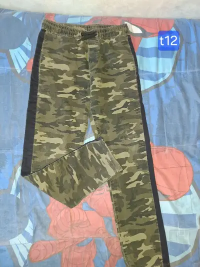 Pantalones camuflados para niño talla 12 - miniatura 1