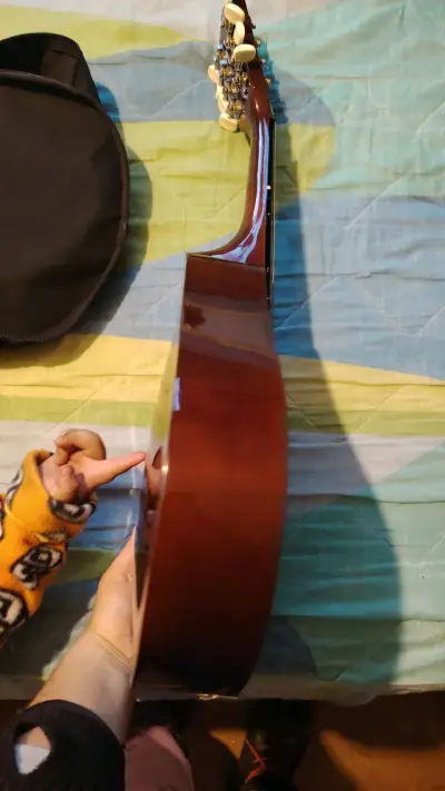 Mandolina acústica vintage en buen estado - miniatura 4