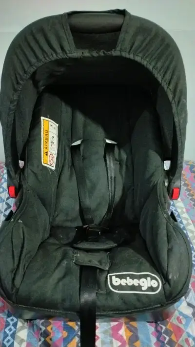Silla de Auto Bebeglo Negra para Bebé - miniatura 1
