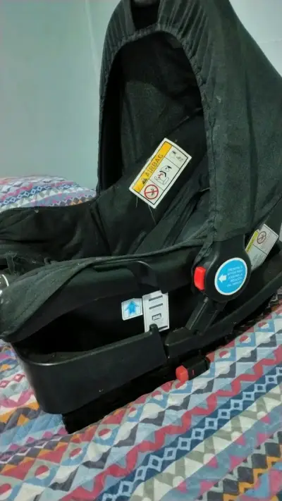 Silla de Auto Bebeglo Negra para Bebé - miniatura 2