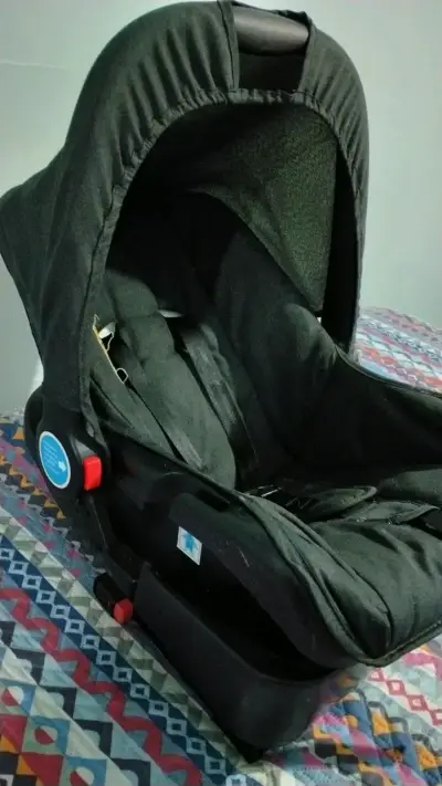 Silla de Auto Bebeglo Negra para Bebé - miniatura 3