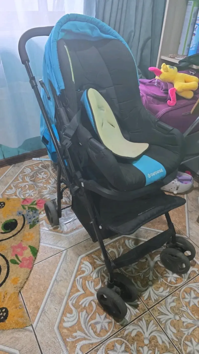 Coche de bebé Bebesit azul y negro