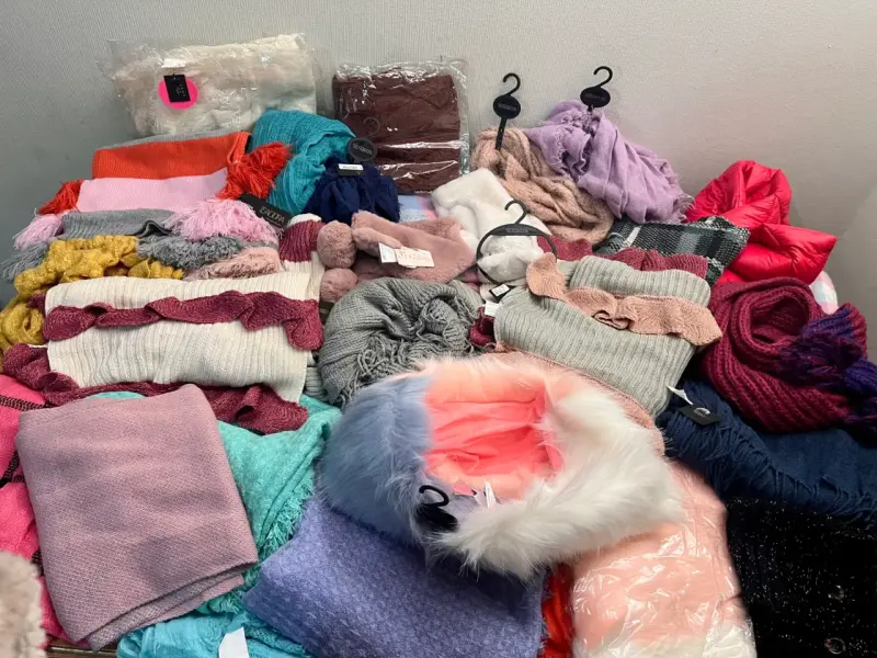 Lote de bufandas y accesorios de invierno