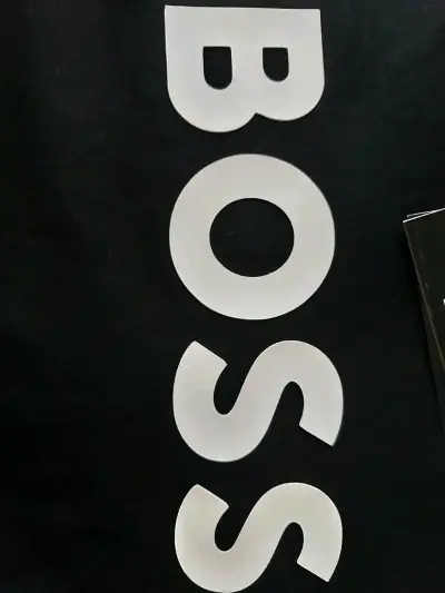 Polera negra Boss para hombre - miniatura 2