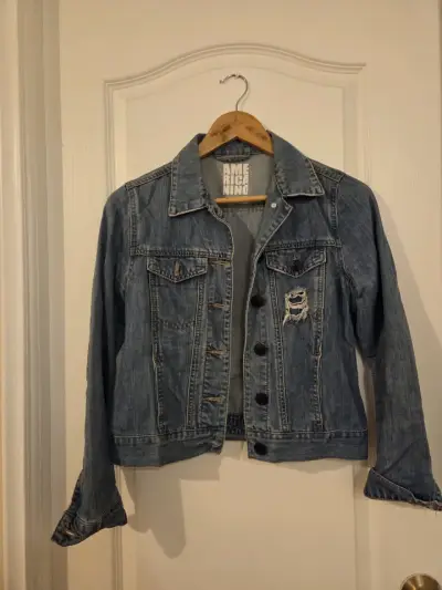 Chaqueta de mezclilla con detalles desgastados - miniatura 2