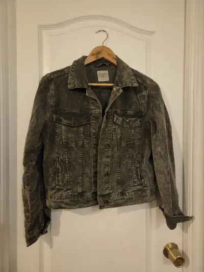 Chaqueta de mezclilla con detalles desgastados - miniatura 6