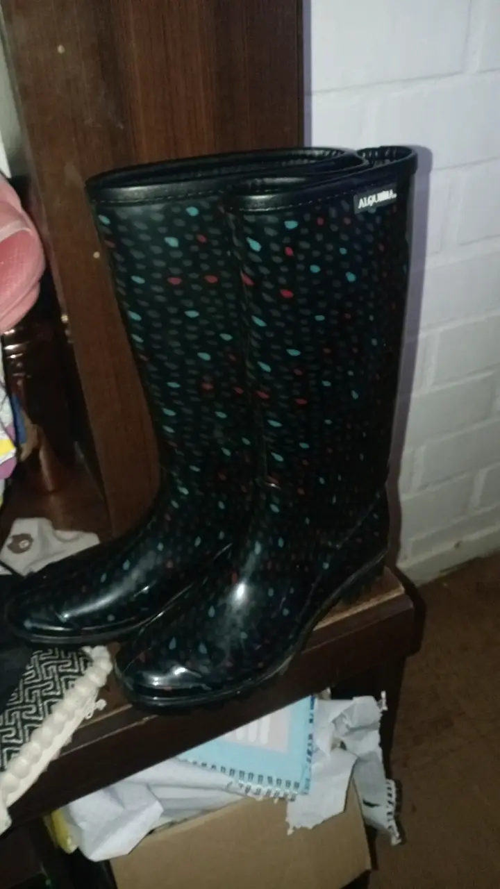Botas de lluvia negras con diseño Alguma