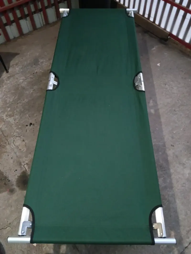 Cama de campaña plegable verde - 1