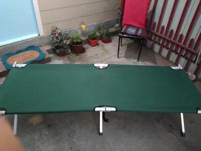 Cama de campaña plegable verde - miniatura 2