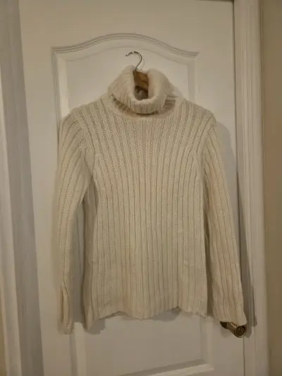 Suéter de mujer gris con volantes - miniatura 4