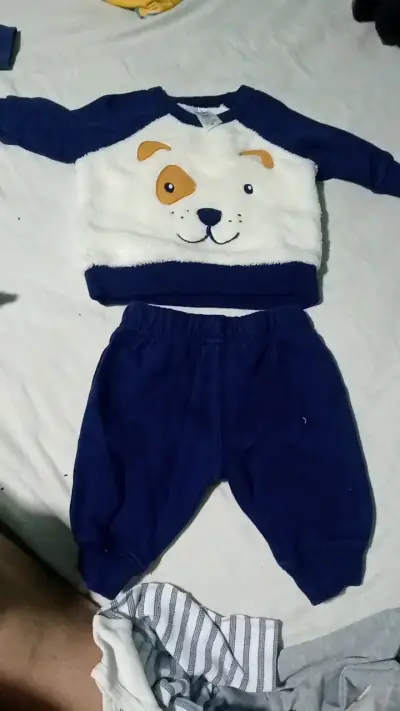 Conjunto de bebé Carter's con diseño de perrito - miniatura 1