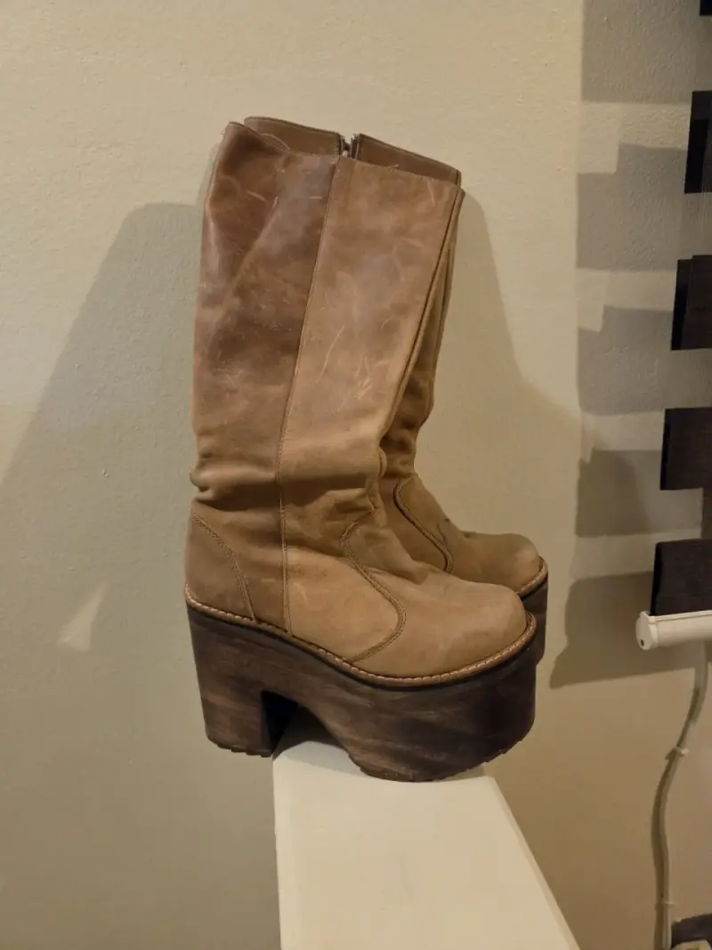 Botas de plataforma altas de cuero beige - 2