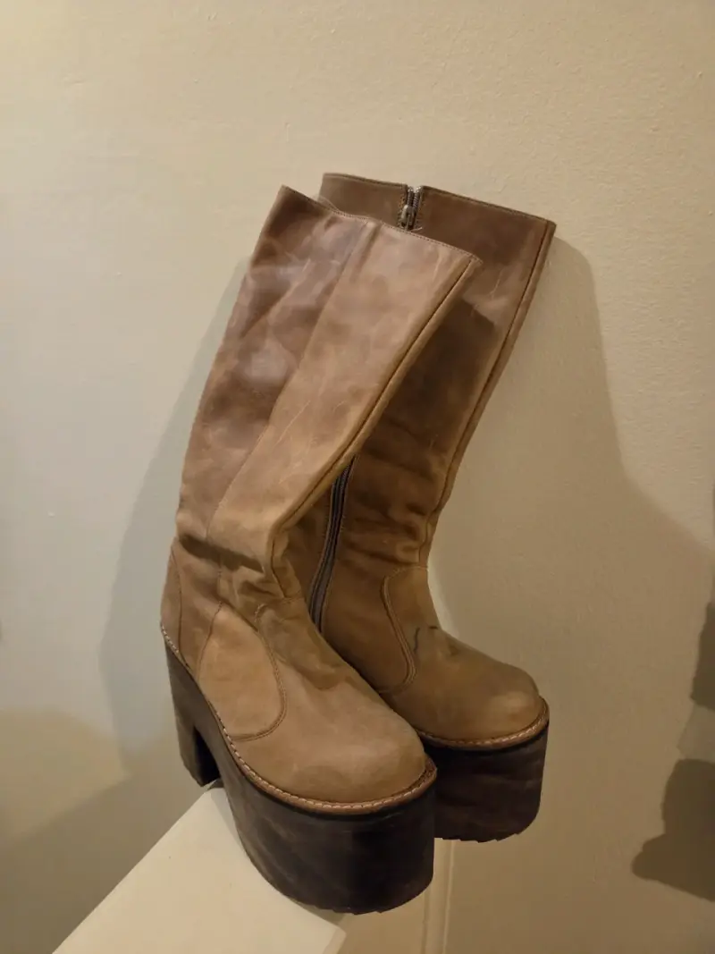 Botas de plataforma altas de cuero beige - 3