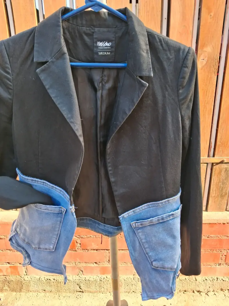 Blazer negro intervenido con mezclilla - 6