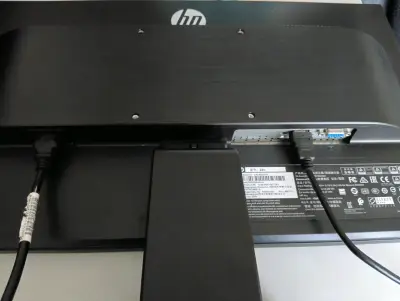 Computador de Escritorio HP Slim con Monitor y Teclado RGB - miniatura 2