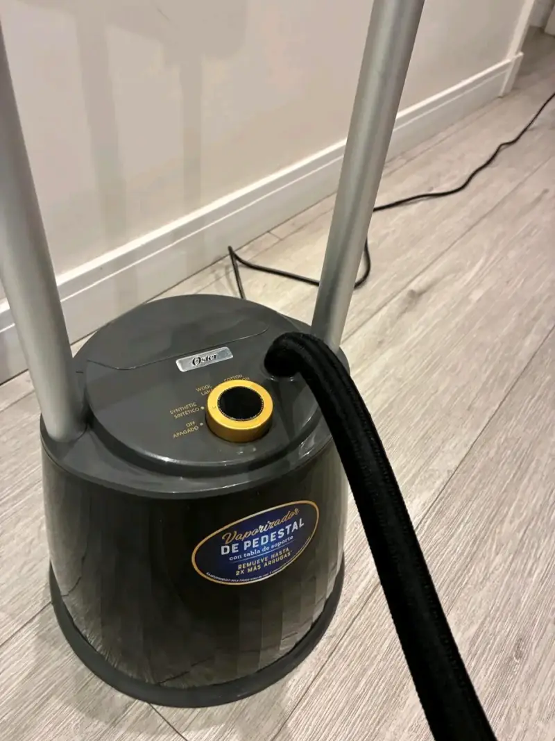 Vaporizador de Pedestal Oster para Ropa - 3