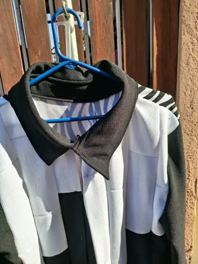 Camisa de invierno en blanco y negro con diseño - miniatura 2