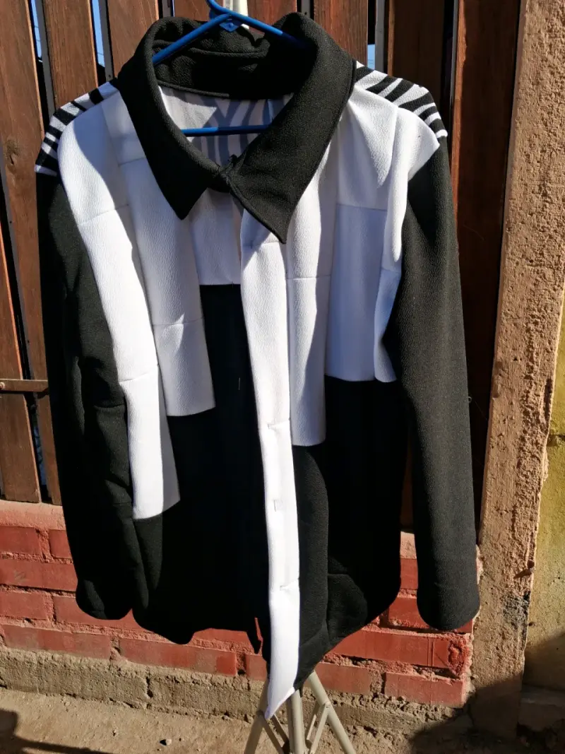 Camisa de invierno en blanco y negro con diseño - 3