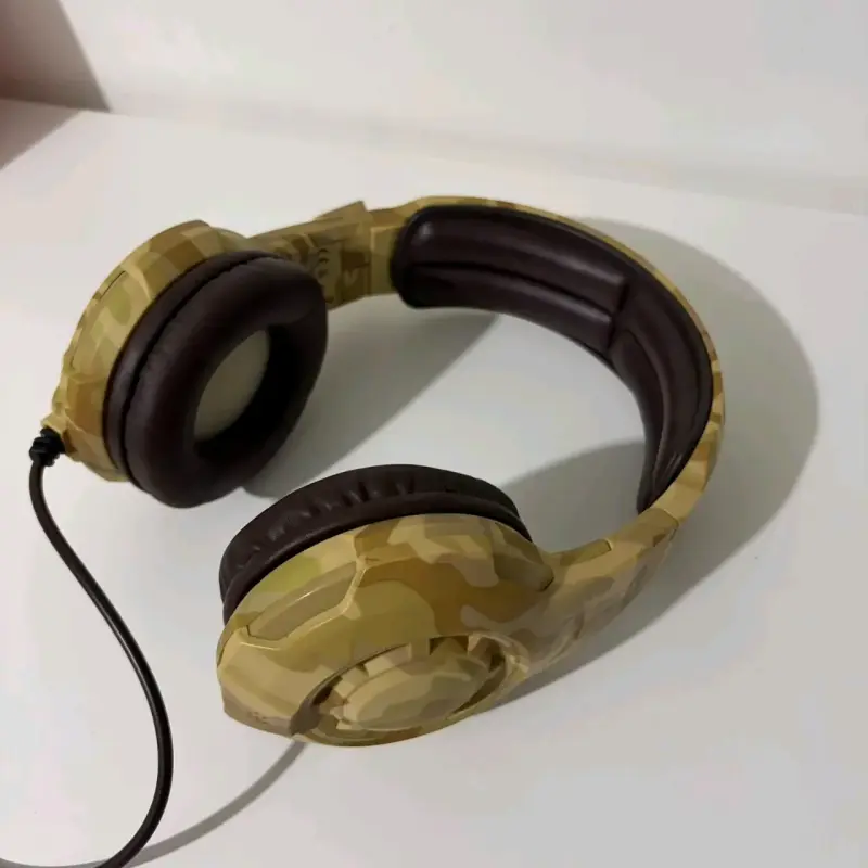 Audífonos gamer con diseño camuflaje y micrófono - 3
