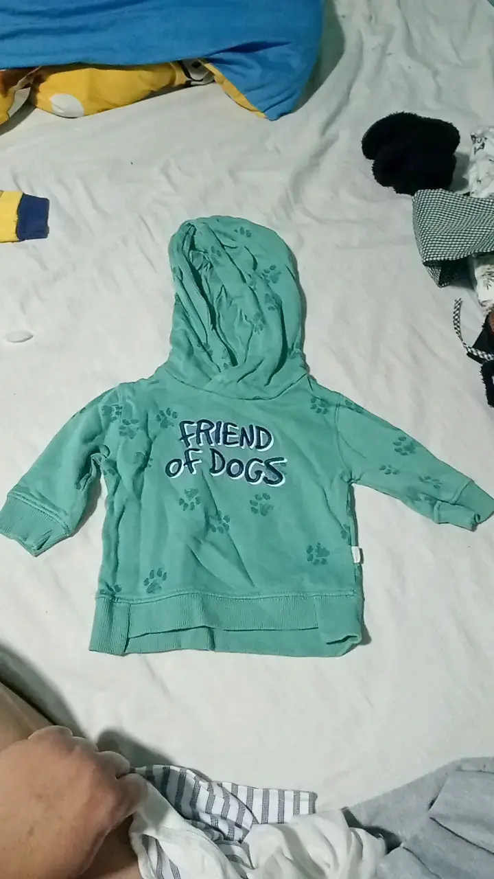 Polerón verde para niño con capucha 'Friend of Dogs'