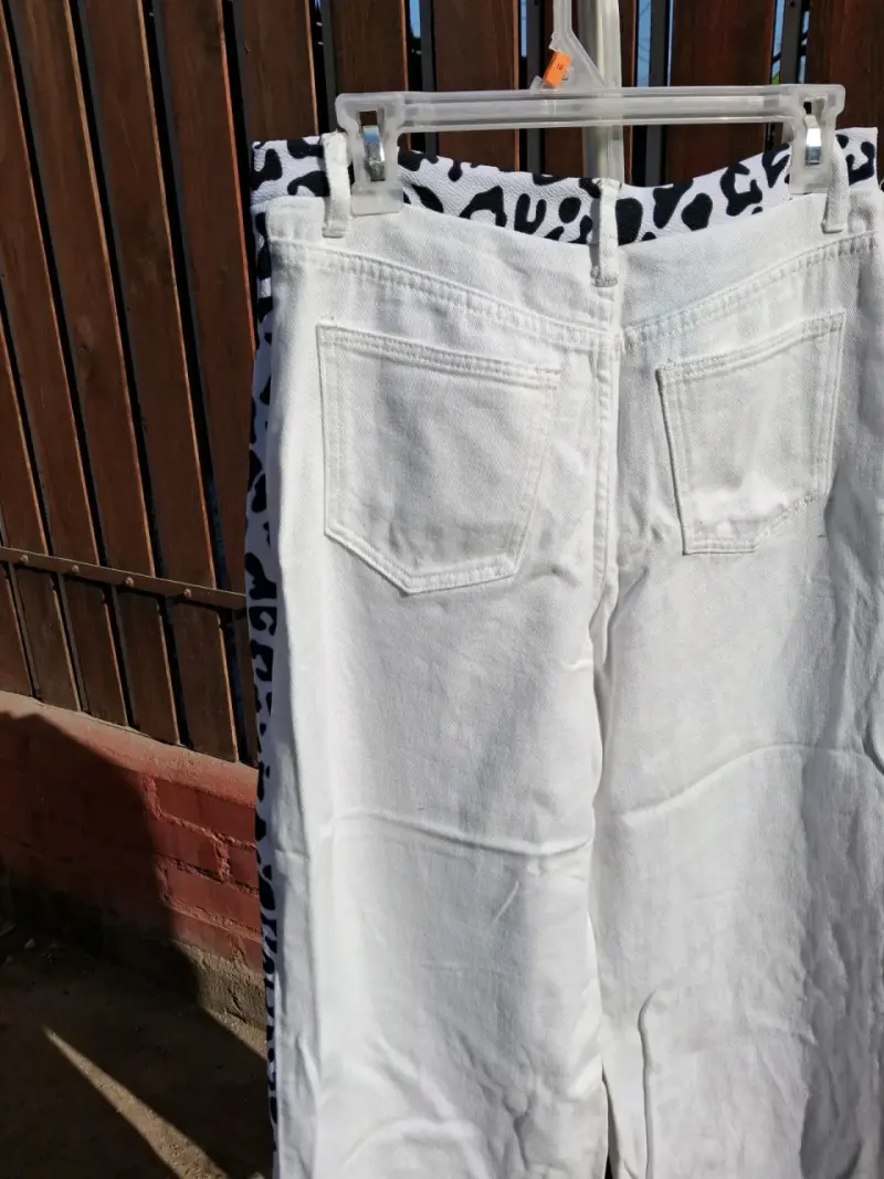 Pantalones blancos con estampado animal print - 4