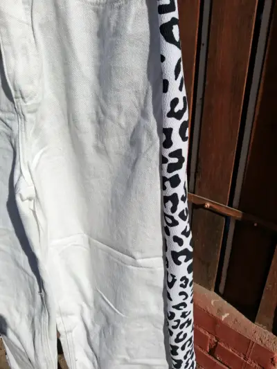 Pantalones blancos con estampado animal print - miniatura 6