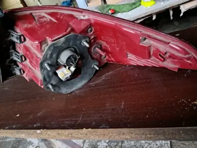 Foco trasero izquierdo KIA RIO 4 - miniatura 2