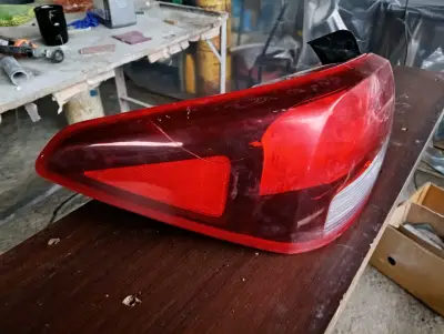 Foco trasero izquierdo KIA RIO 4 - miniatura 3