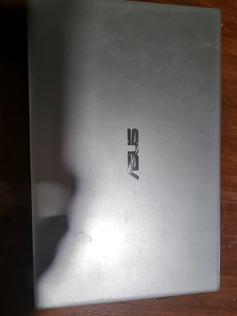 Laptop ASUS VivoBook 14 en buen estado - 1