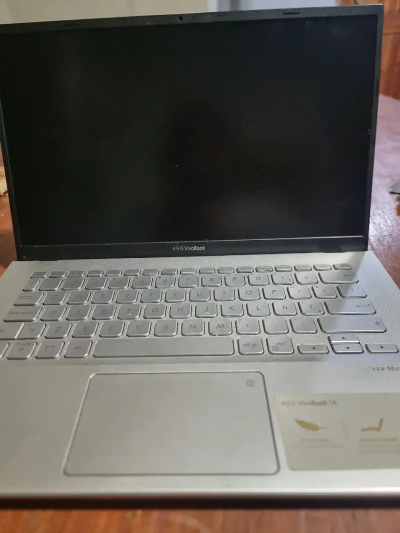 Laptop ASUS VivoBook 14 en buen estado - 2